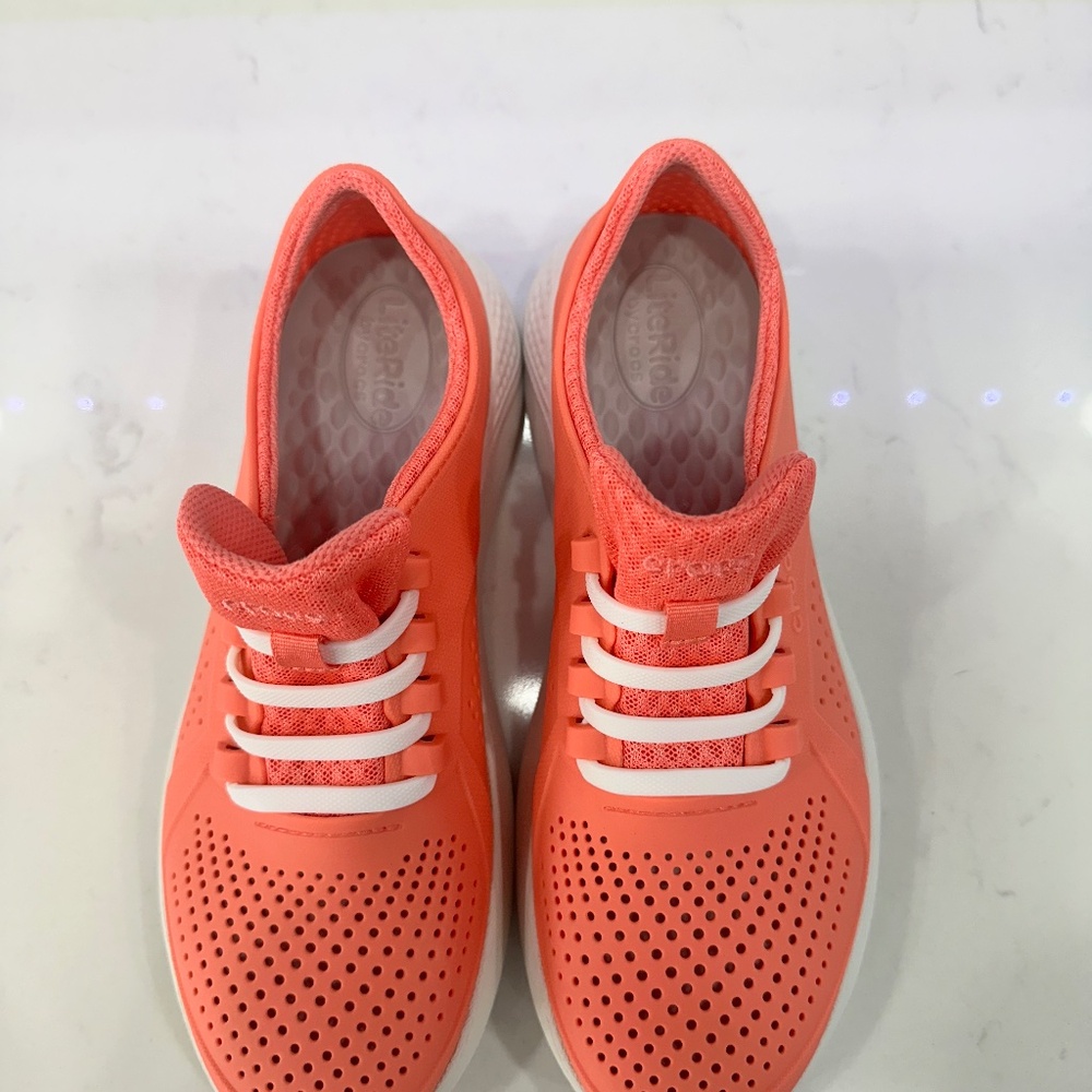 EUC Crocs LiteRide Pacer Sneakers - Picture 3 of 5